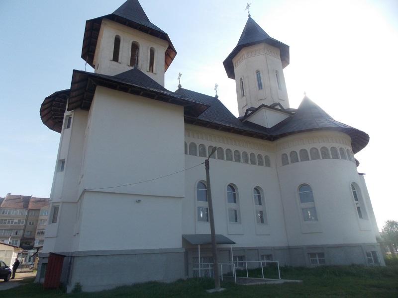 Biserica - vedere exterioară